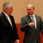 Vladimir Poutine recevant le secrétaire d'Etat américain Rex Tillerson à Moscou. D. R.